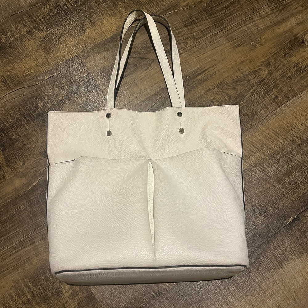 Elegant White Tote Bag 
Steve Madden